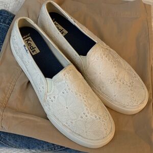 Keds eyelet lace slip on sneakers sz 9.5